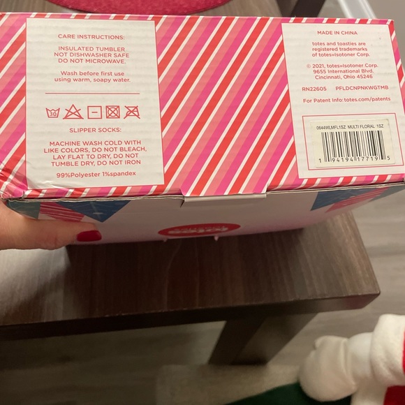 Totes Toasties Insulated Tumbler & Slipper Sock Set - Picture 5 of 5